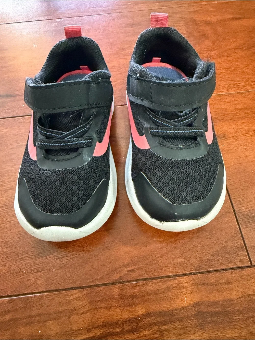 Kids Black and Pink Lightweight Hook-and-Loop Sneakers Size 5